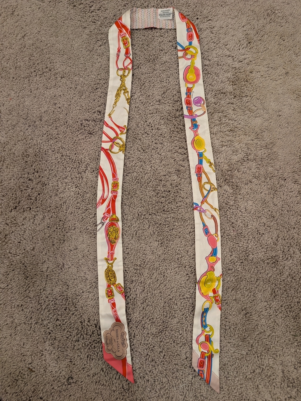 Authentic Hermès Mors à Jouets Silk Twilly - White/Multi